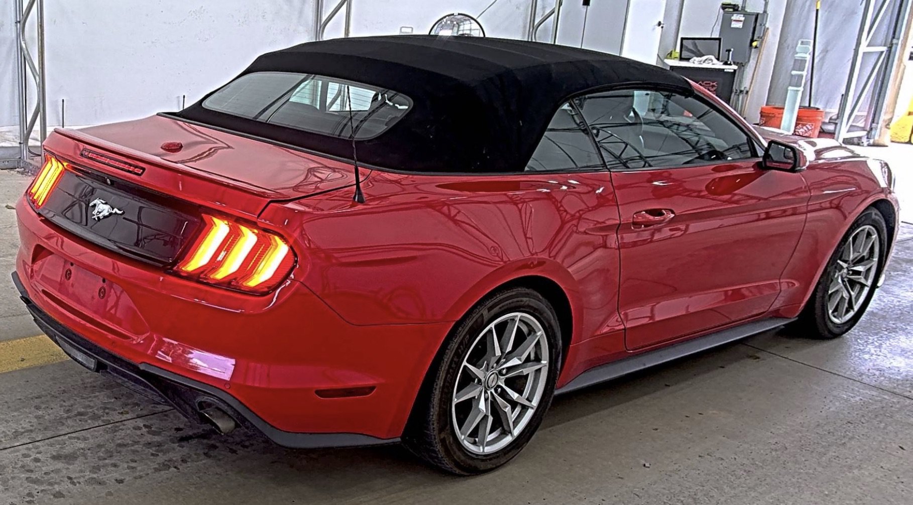 Used 2018 Ford Mustang Premium RWD image 4