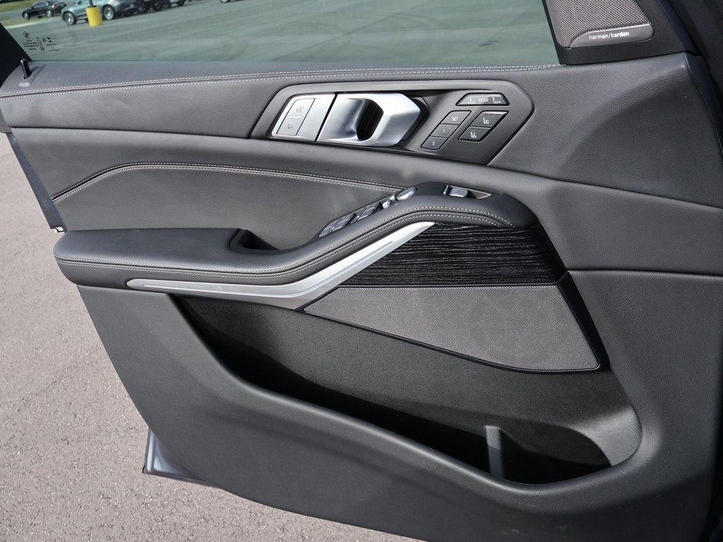 Used 2022 BMW X7 M50i w/ Dynamic Handling Package AWD/4WD image 40