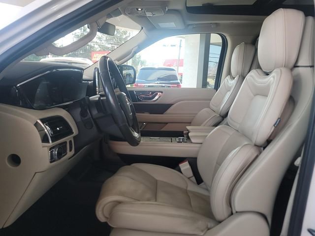 Used 2019 Lincoln Navigator Select w/ Technology Package RWD image 10