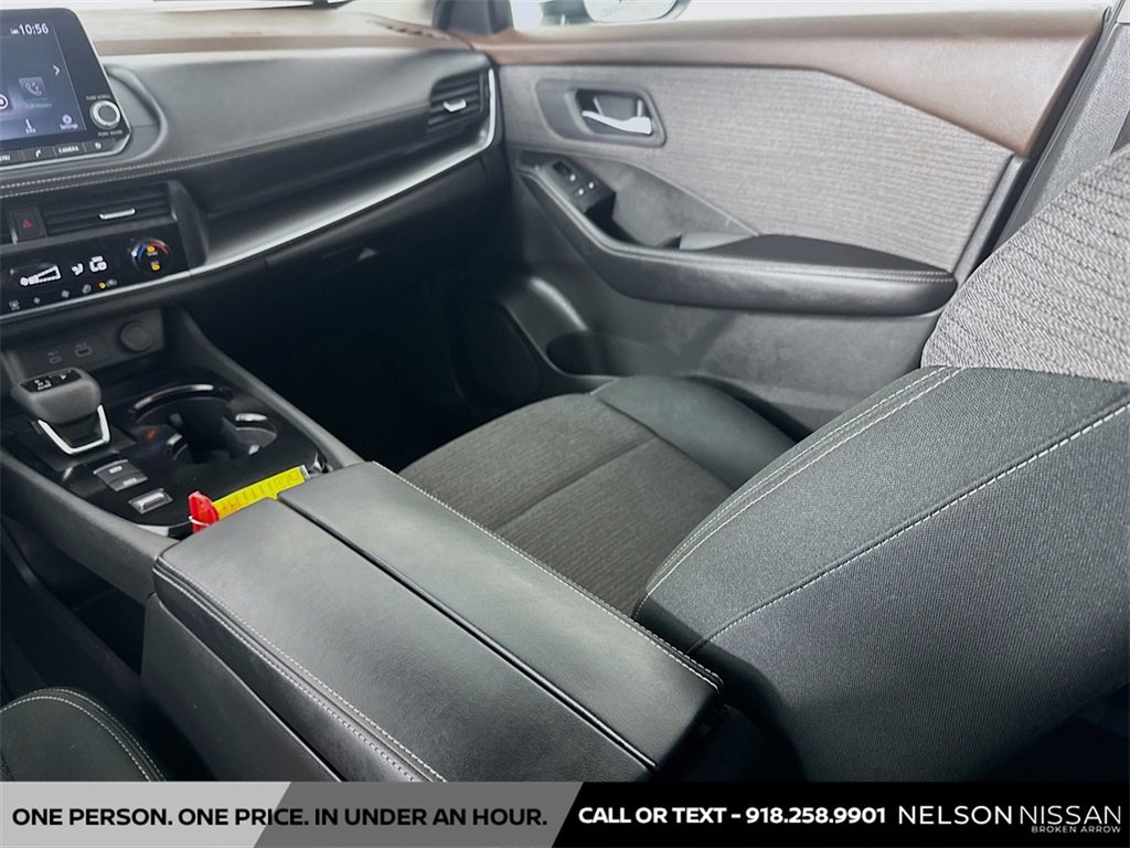 Used 2023 Nissan Rogue SV image 21