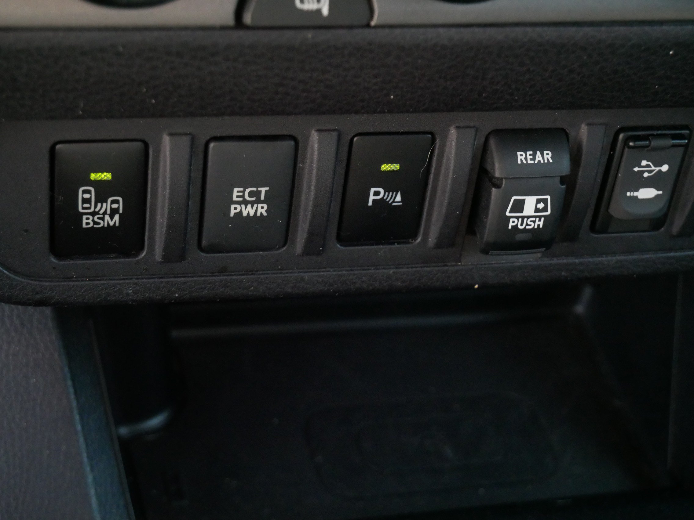 Certified 2018 Toyota Tacoma TRD Off-Road AWD/4WD image 30