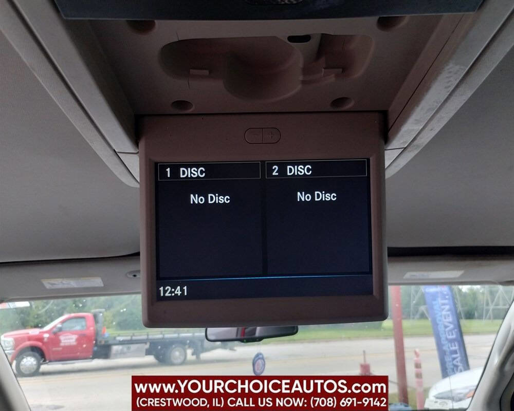 Used 2015 Chrysler Town & Country Touring image 34