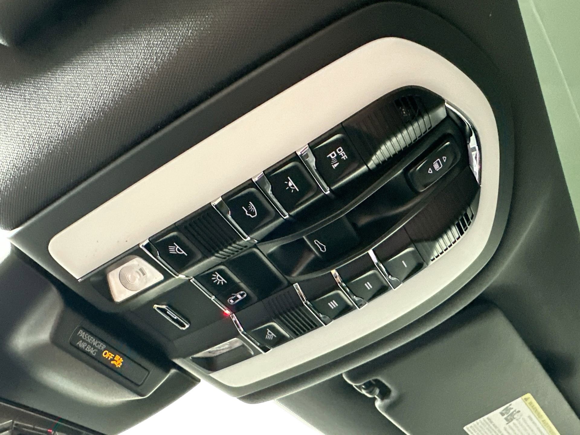 Certified 2025 Porsche Macan image 25