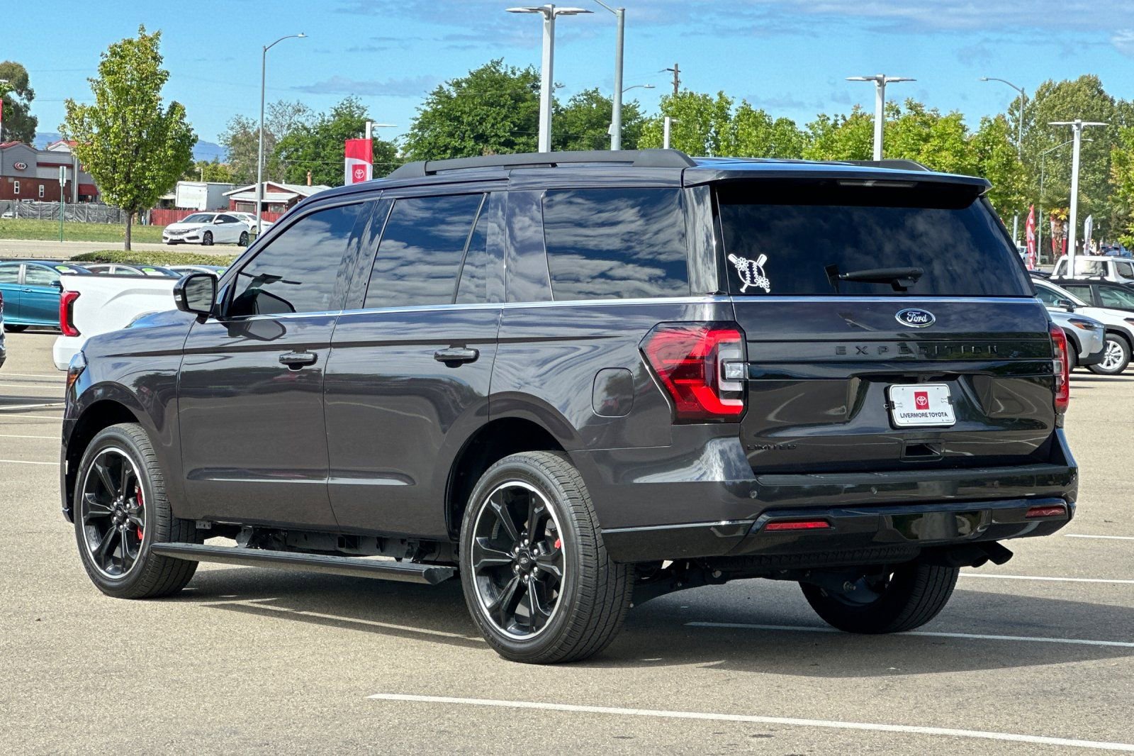 Used 2024 Ford Expedition Limited image 6