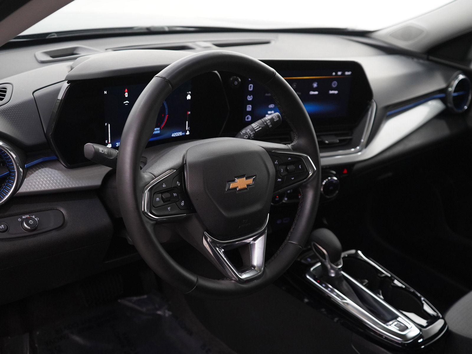 Used 2024 Chevrolet Trax LT w/ Sunroof Package image 20