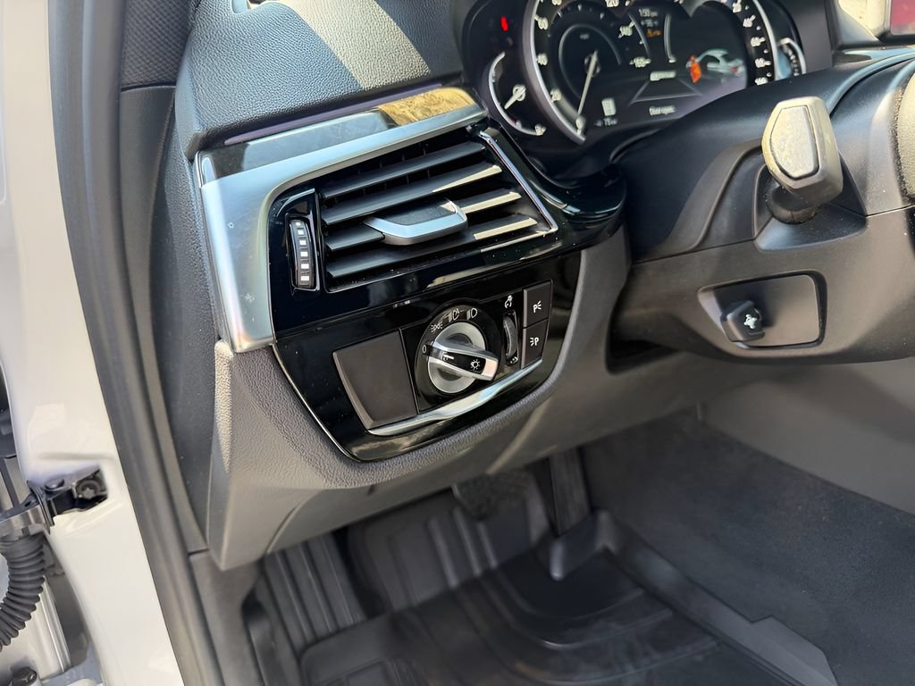 Used 2019 BMW 530e xDrive w/ Convenience Package AWD/4WD image 19