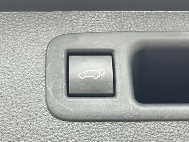 Used 2022 Toyota Highlander XLE image 12