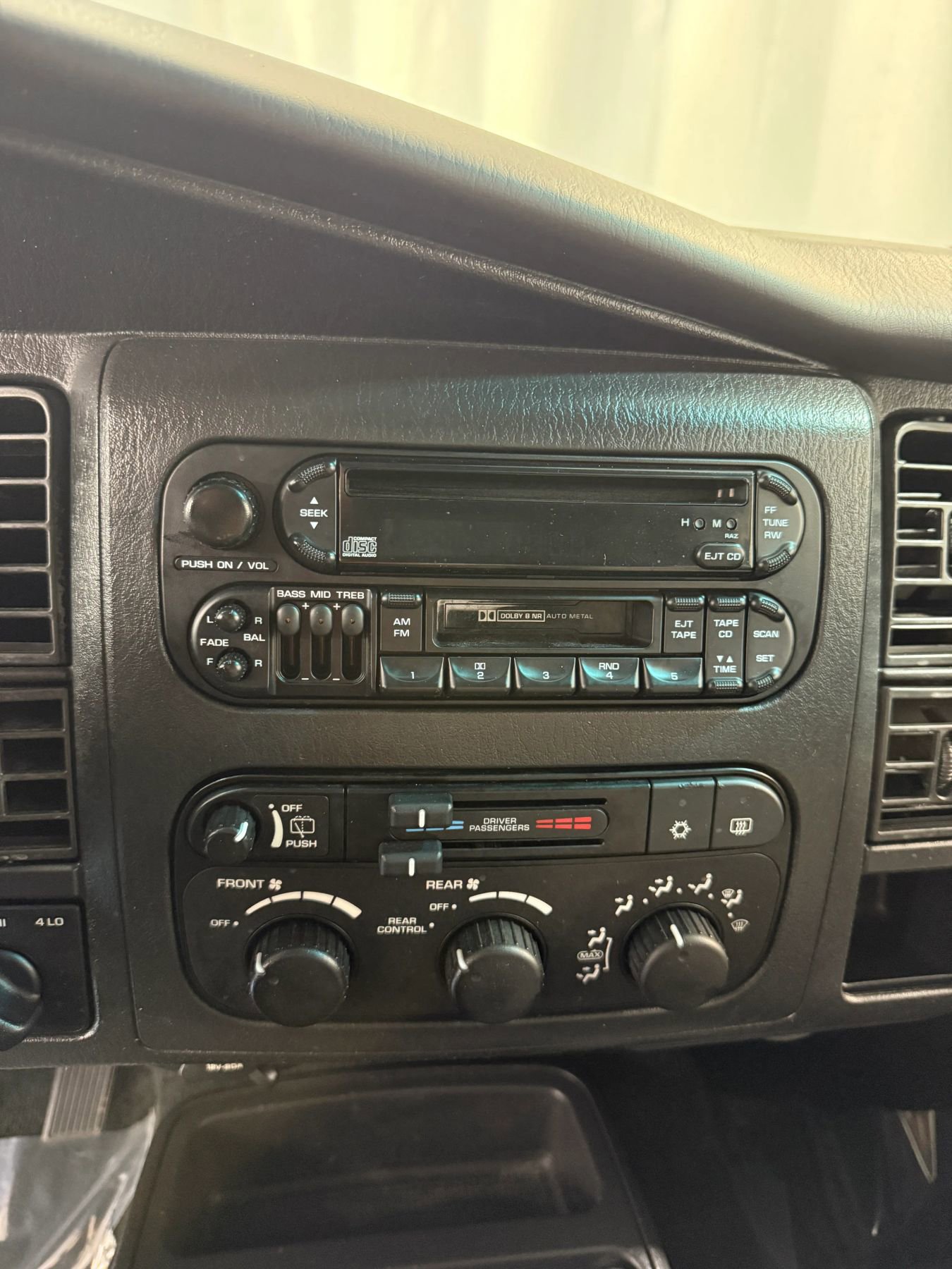 Used 2001 Dodge Durango R/T image 40