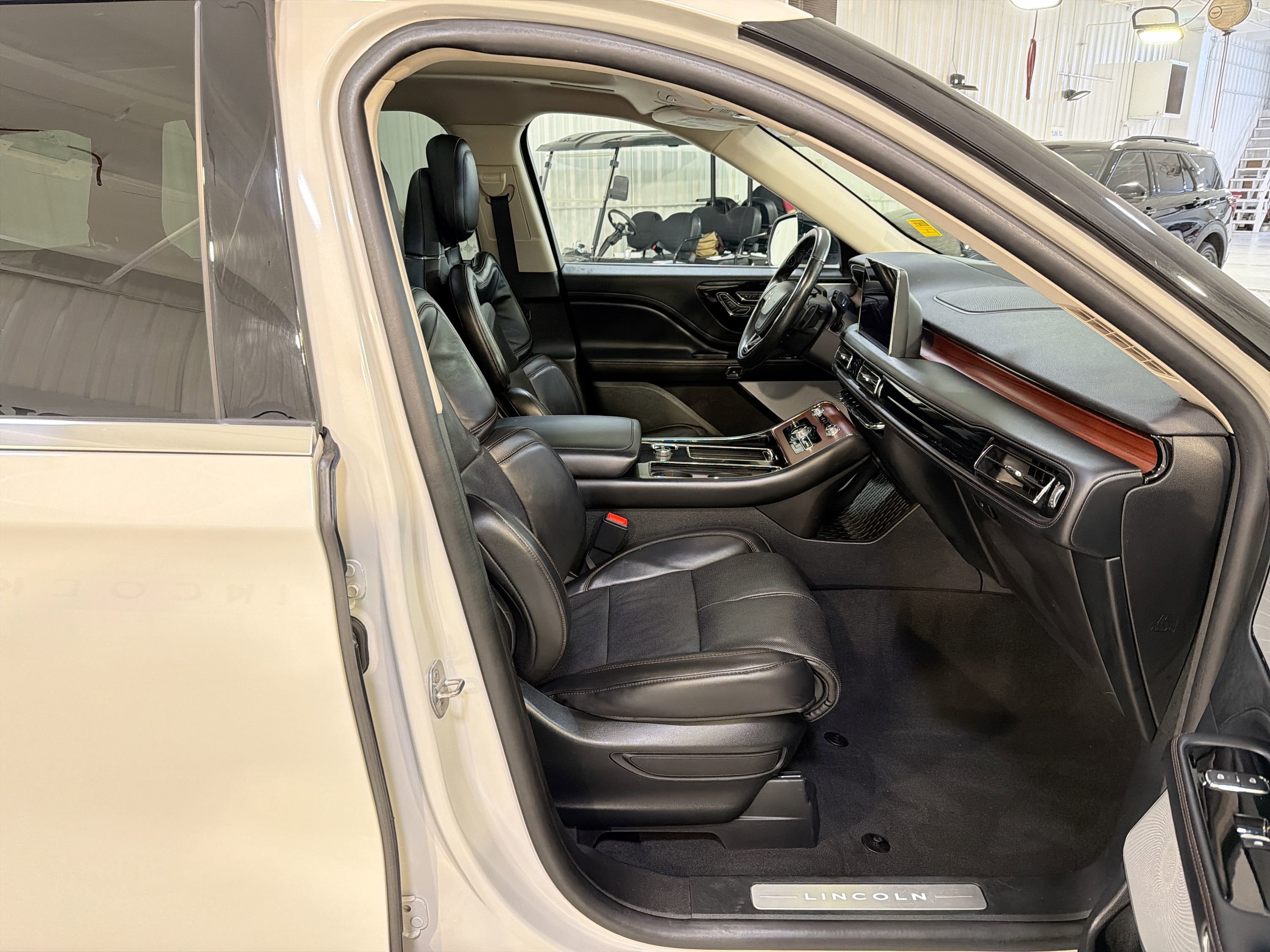 Used 2023 Lincoln Aviator Reserve w/ Equipment Group 201A image 30