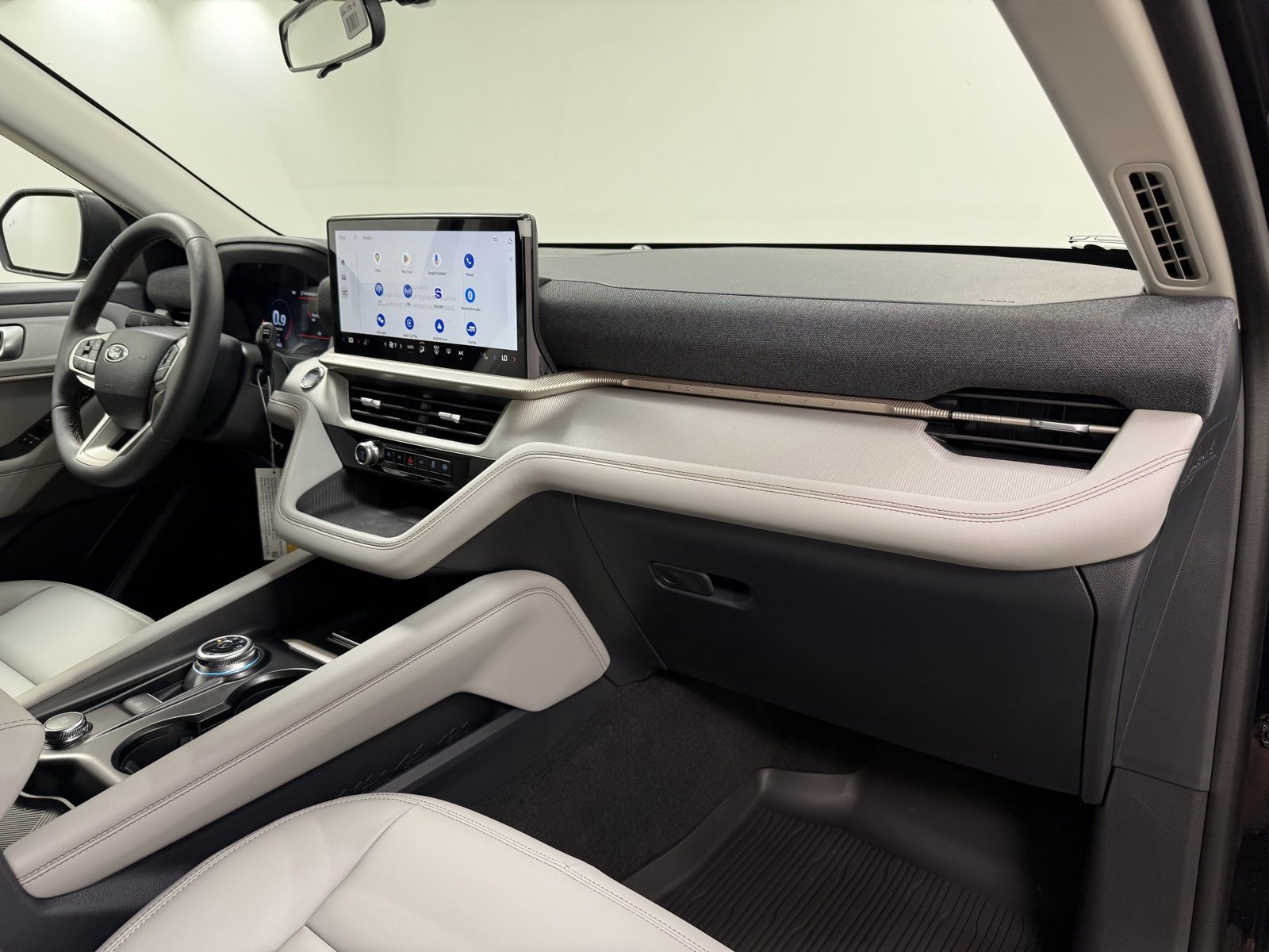 Used 2025 Ford Explorer Active w/ Active Comfort Package image 27