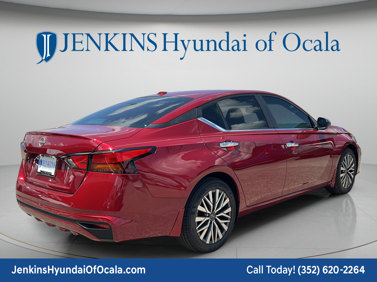 Used 2025 Nissan Altima 2.5 SV FWD image 3