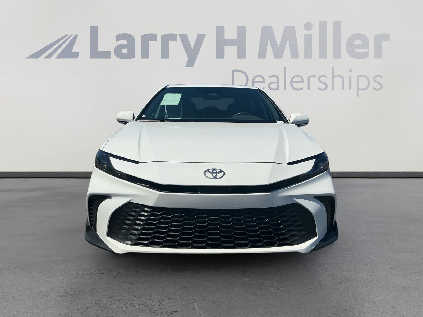 Used 2025 Toyota Camry SE image 8