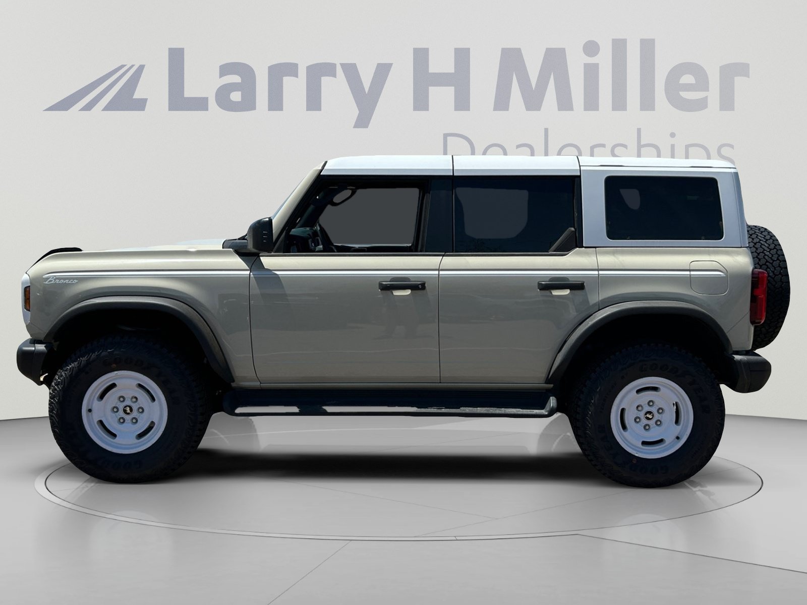 New 2026 Ford Bronco Heritage Edition AWD/4WD image 2