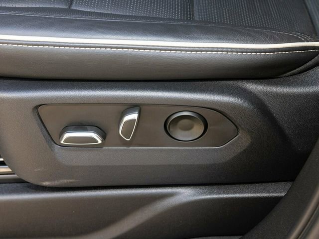 Used 2023 Cadillac Escalade ESV Premium Luxury image 31