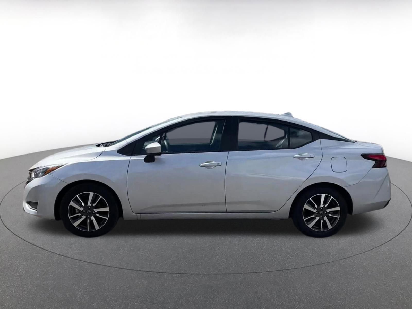 Used 2025 Nissan Versa SV image 8