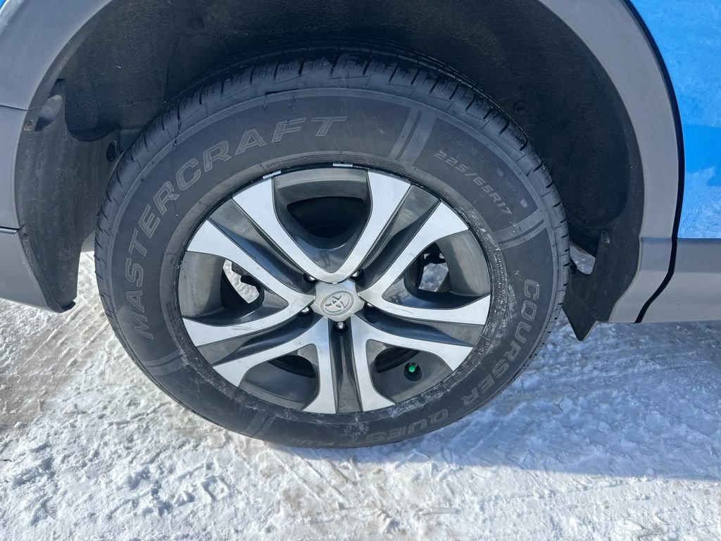 Used 2018 Toyota RAV4 LE w/ All Weather Liner Package image 40