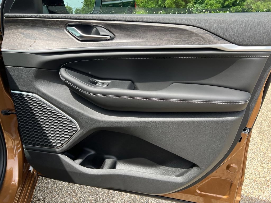 New 2026 Jeep Grand Cherokee L Limited AWD/4WD image 13