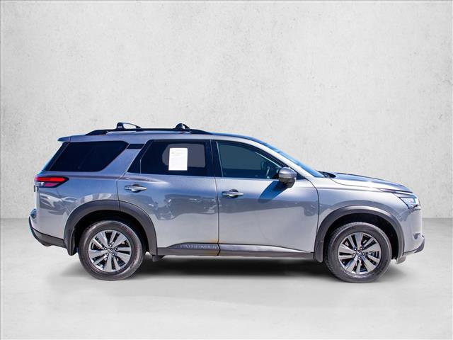 Used 2022 Nissan Pathfinder SV image 4