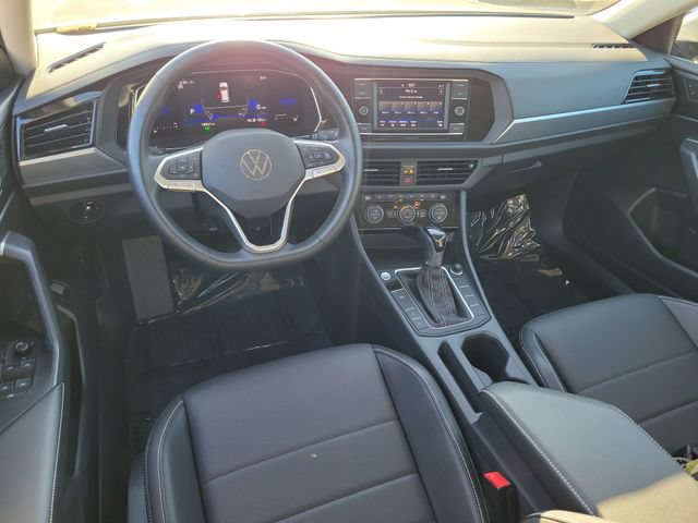 Certified 2023 Volkswagen Jetta SE w/ Panoramic Sunroof Package FWD image 12