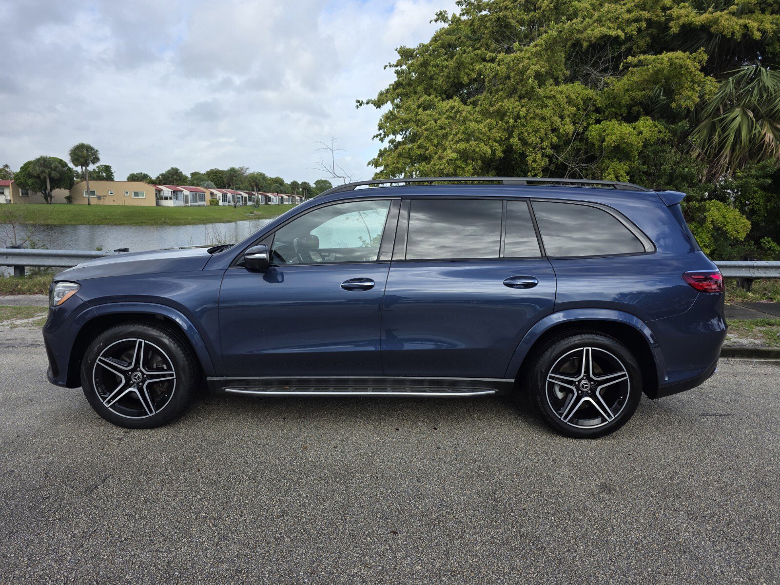 Used 2024 Mercedes-Benz GLS 450 4MATIC image 7