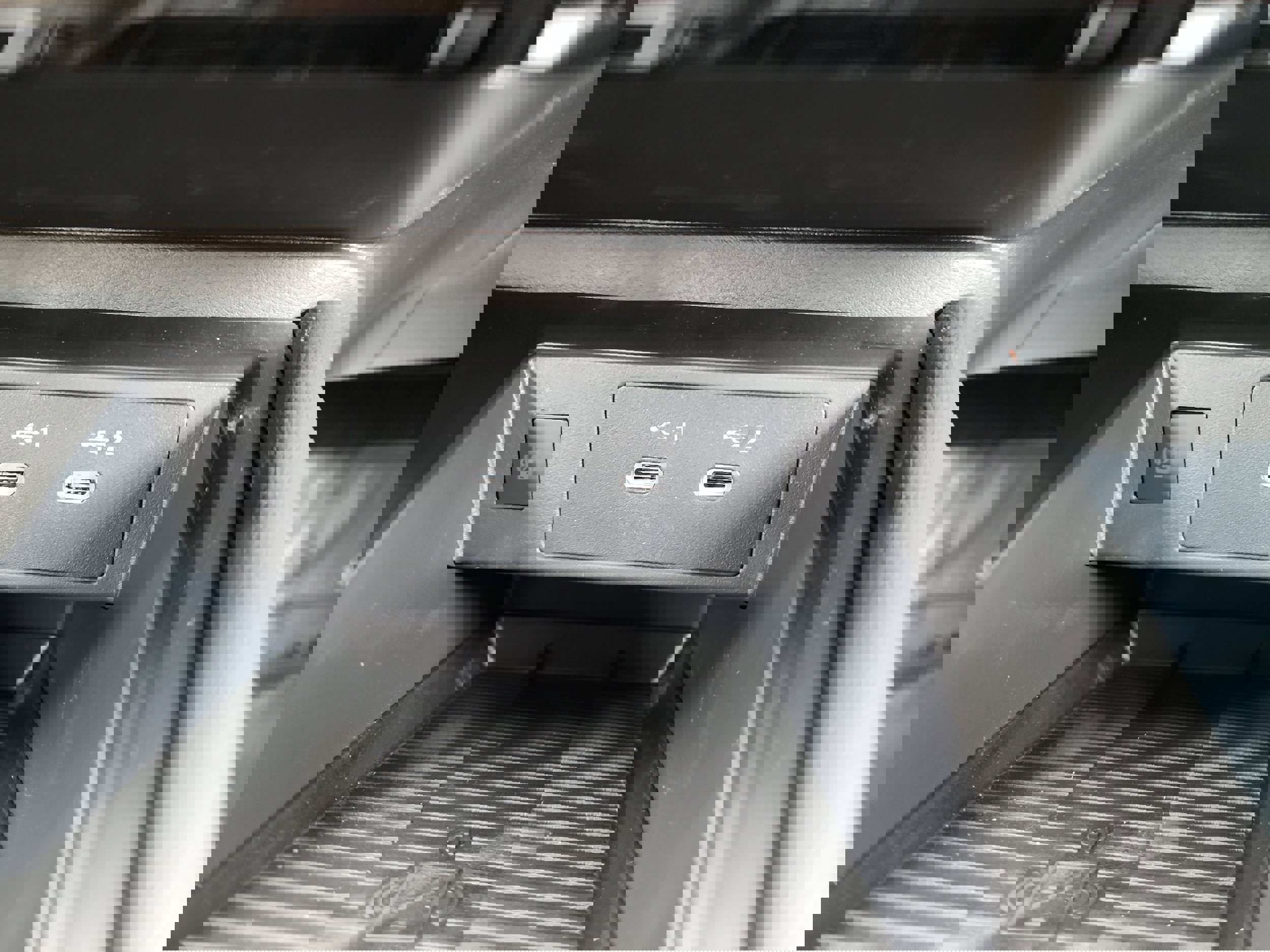 New 2026 Nissan Kicks SR image 13