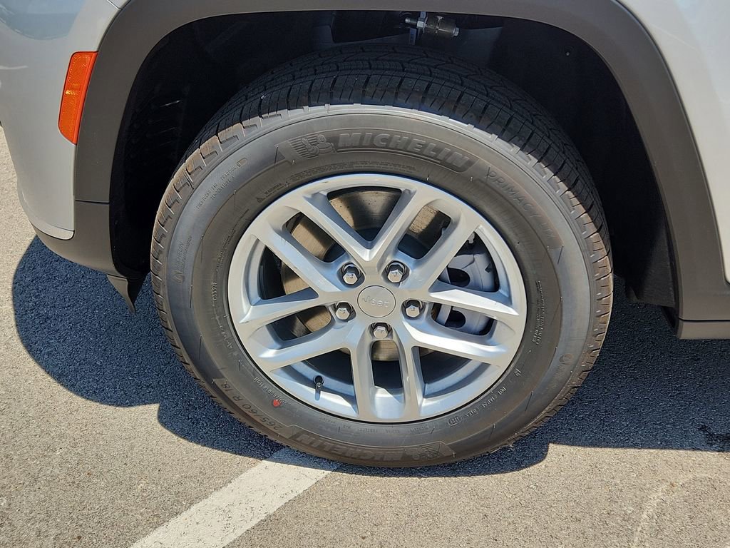 New 2025 Jeep Grand Cherokee L Laredo image 7