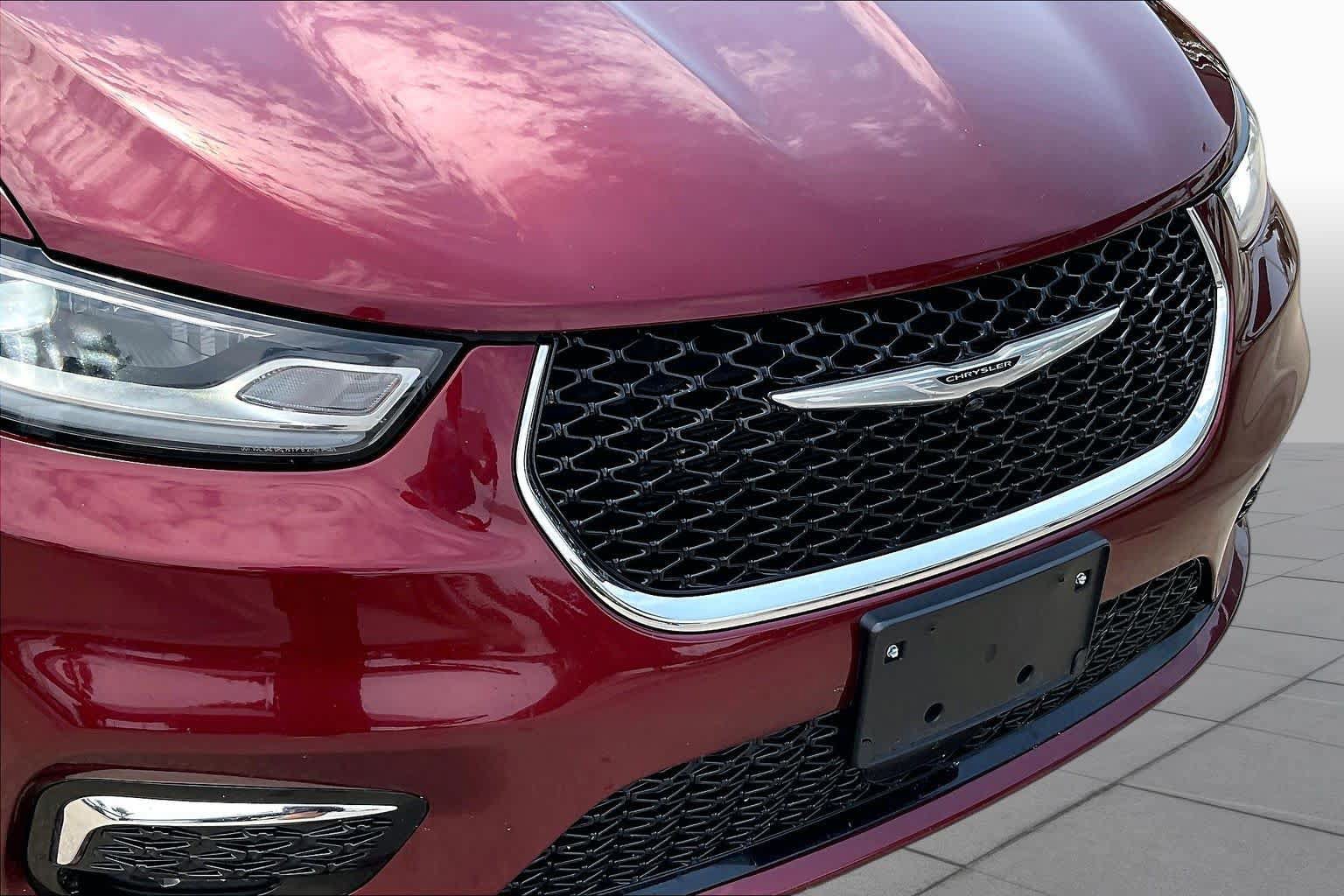 Used 2022 Chrysler Pacifica Touring-L FWD image 29