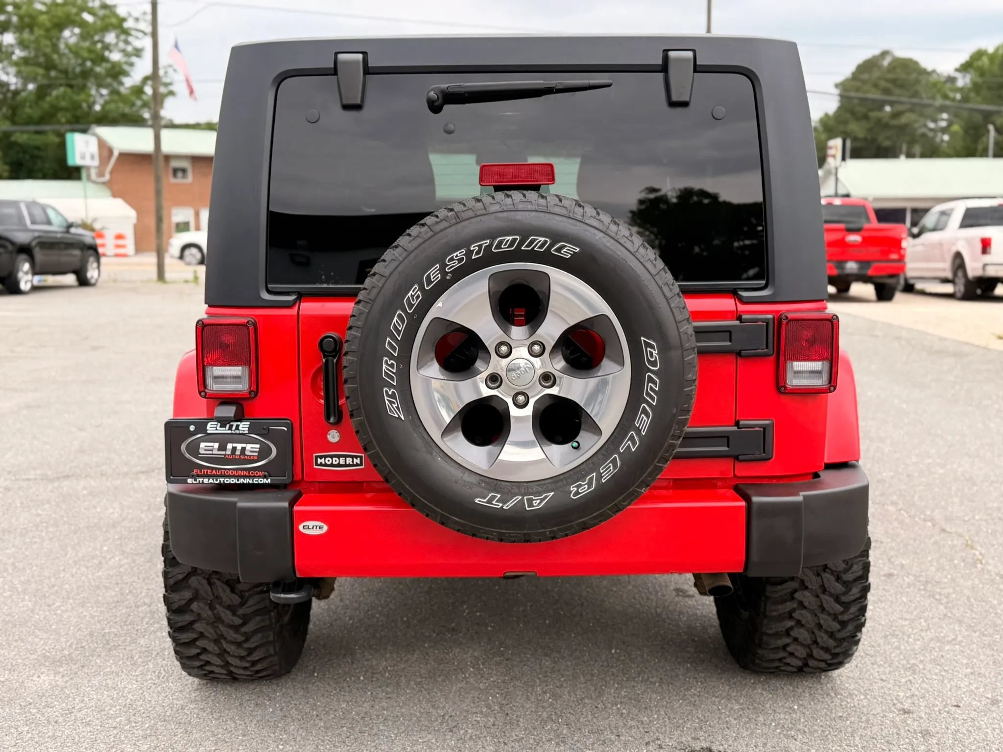 Used 2018 Jeep Wrangler Unlimited Sahara AWD/4WD image 8