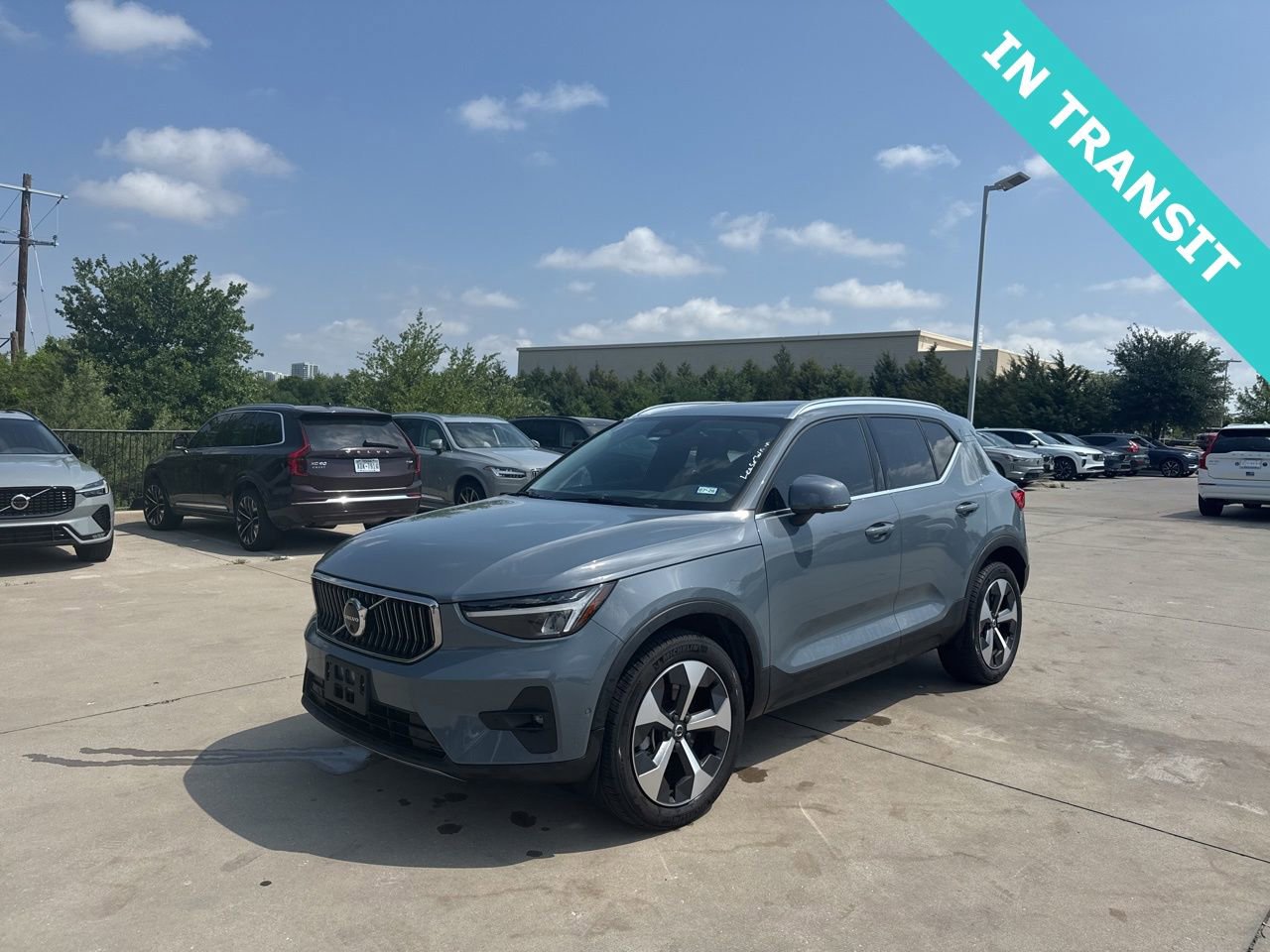 Certified 2023 Volvo XC40 B5 Plus image 1