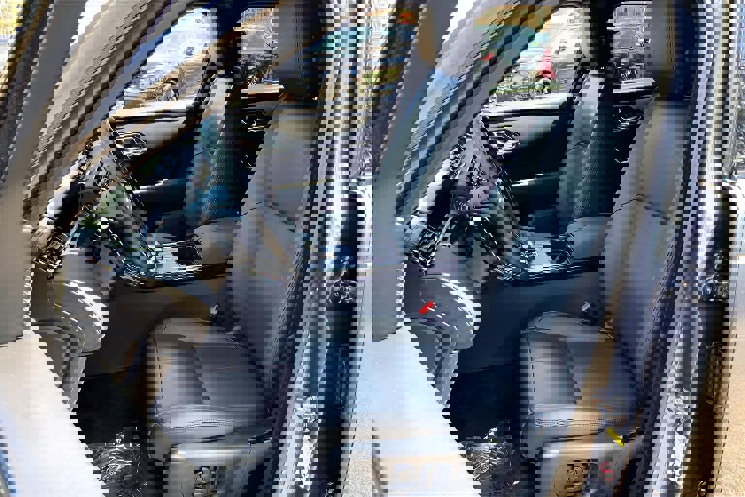 Used 2026 Land Rover Range Rover Velar Dynamic SE image 9