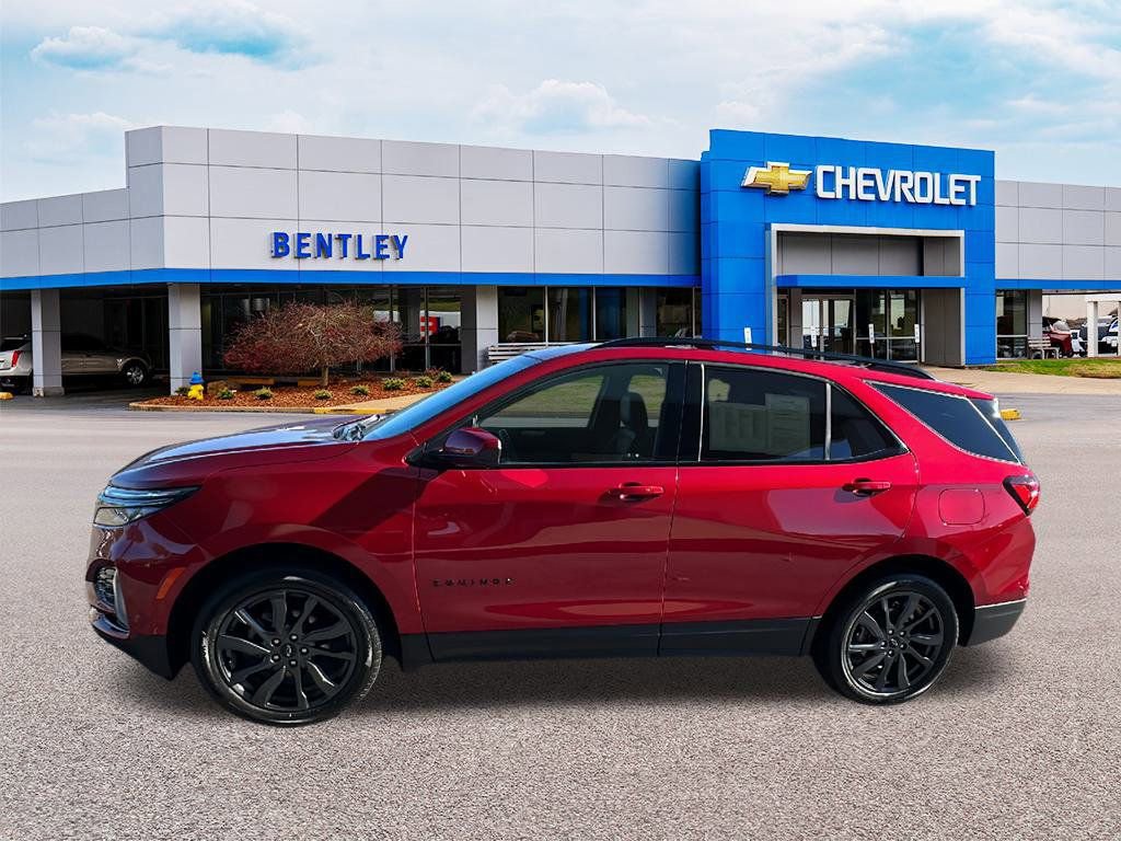 Used 2023 Chevrolet Equinox RS image 2