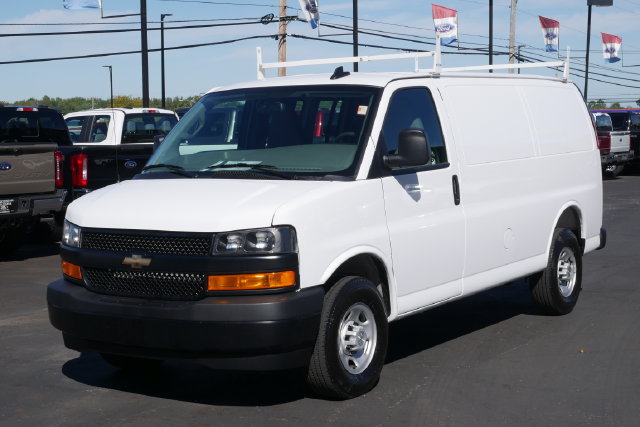 Used 2025 Chevrolet Express 2500 w/ Driver Convenience Package RWD image 6