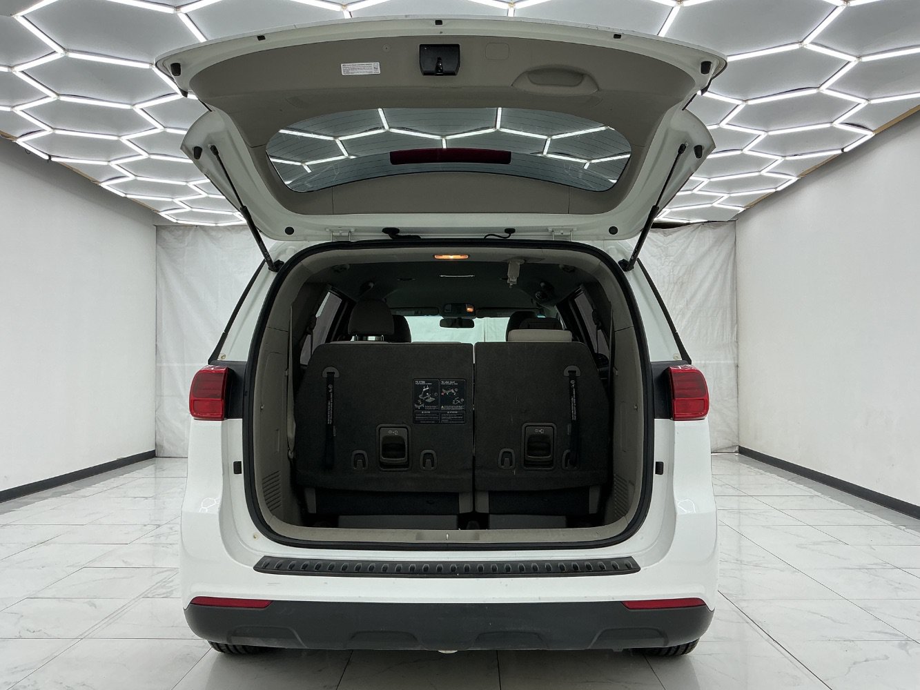 Used 2020 Kia Sedona L FWD image 40