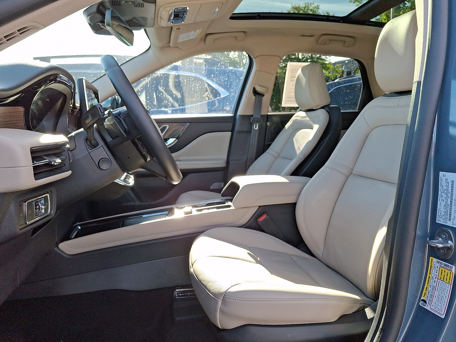 Used 2025 Lincoln Corsair Reserve AWD/4WD image 12