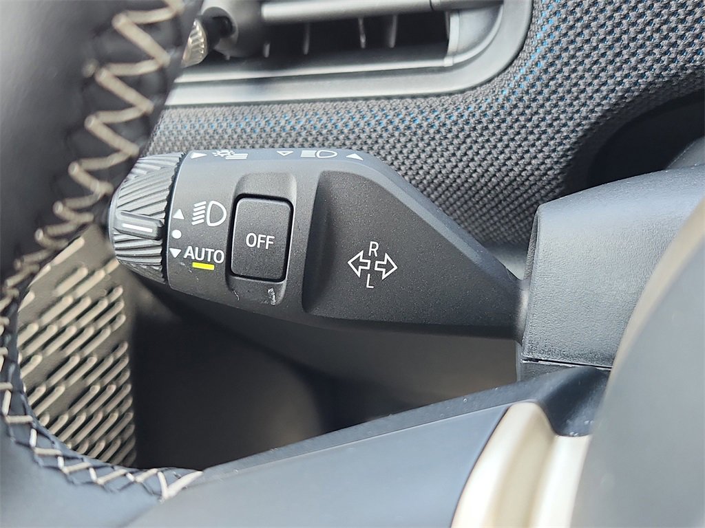 Used 2025 MINI Cooper 2-Door Hardtop image 28