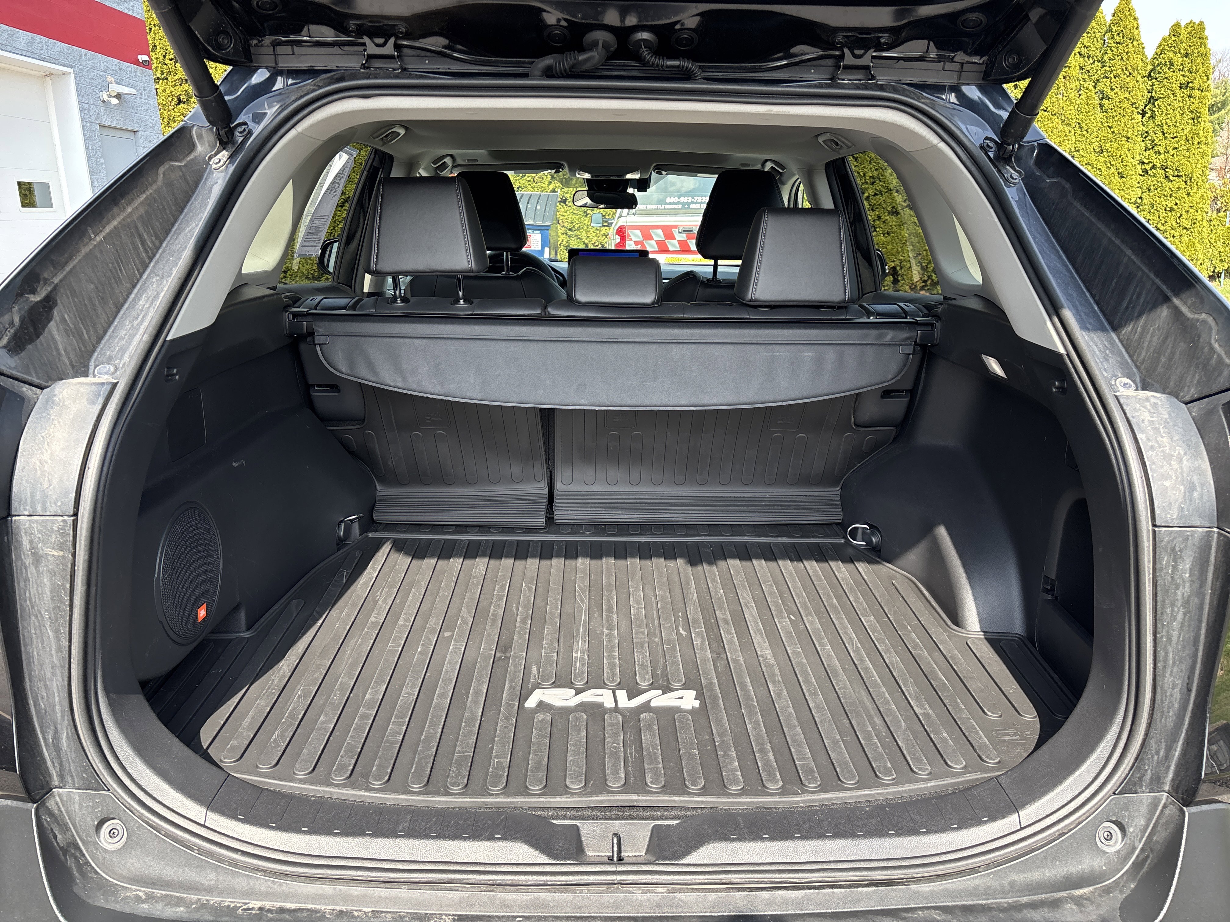 Used 2025 Toyota RAV4 XLE Premium image 5