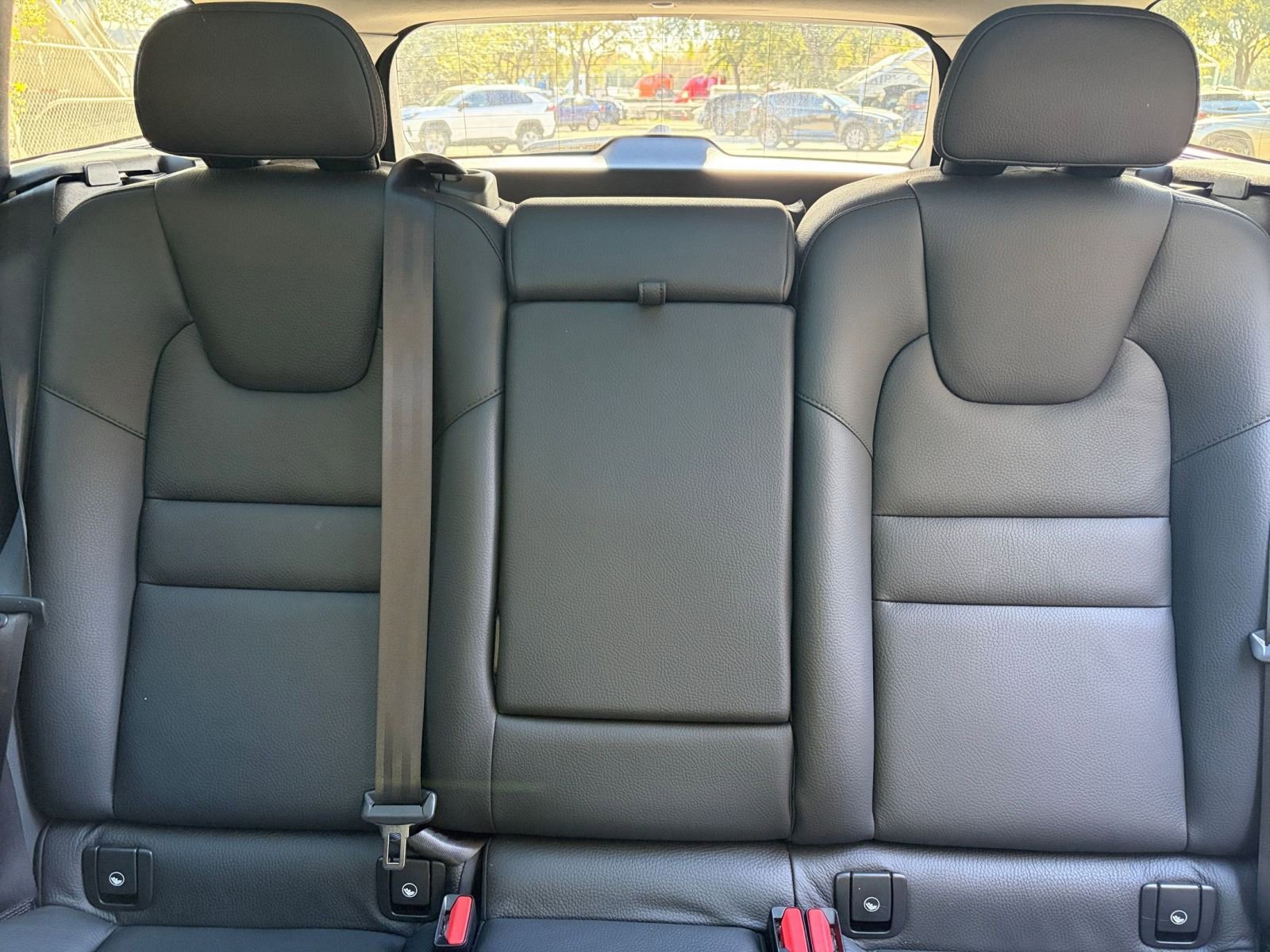 Used 2025 Volvo V60 B5 Cross Country Plus image 41