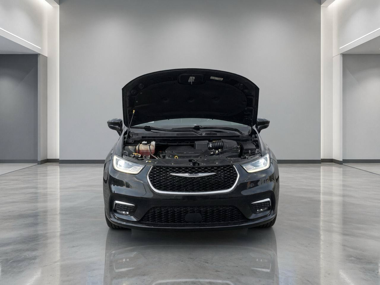 Used 2021 Chrysler Pacifica Touring-L FWD image 9