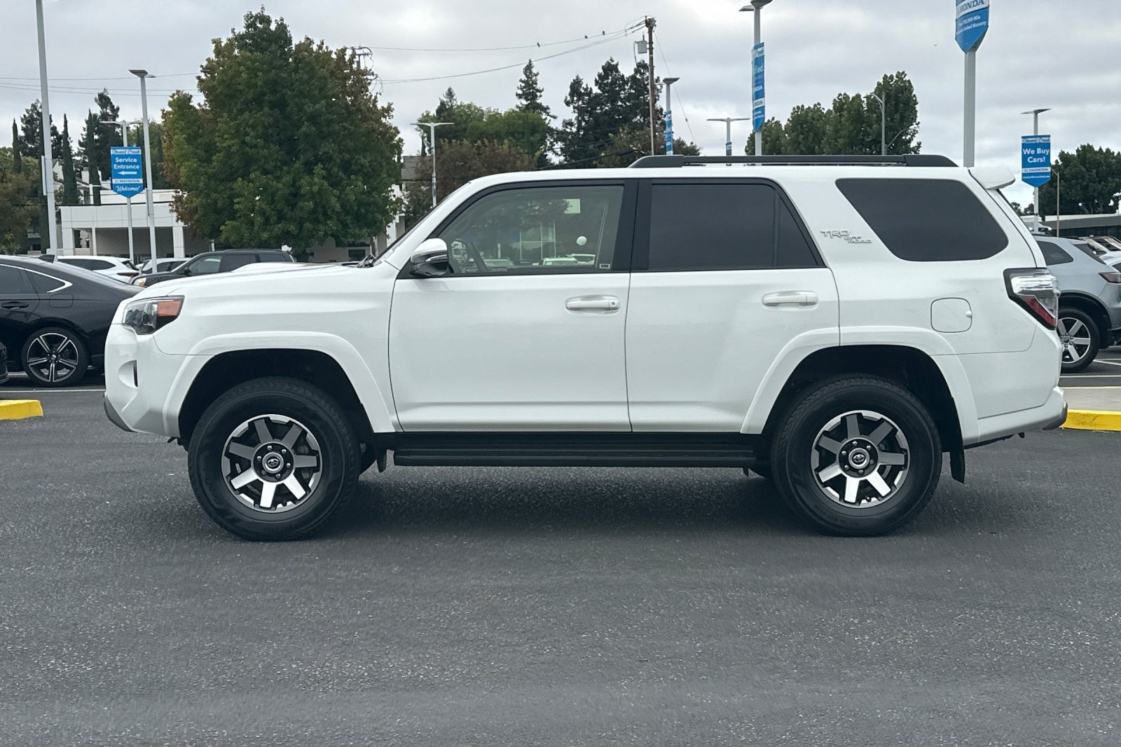 Used 2023 Toyota 4Runner TRD Off-Road Premium w/ Moonroof Package AWD/4WD image 2