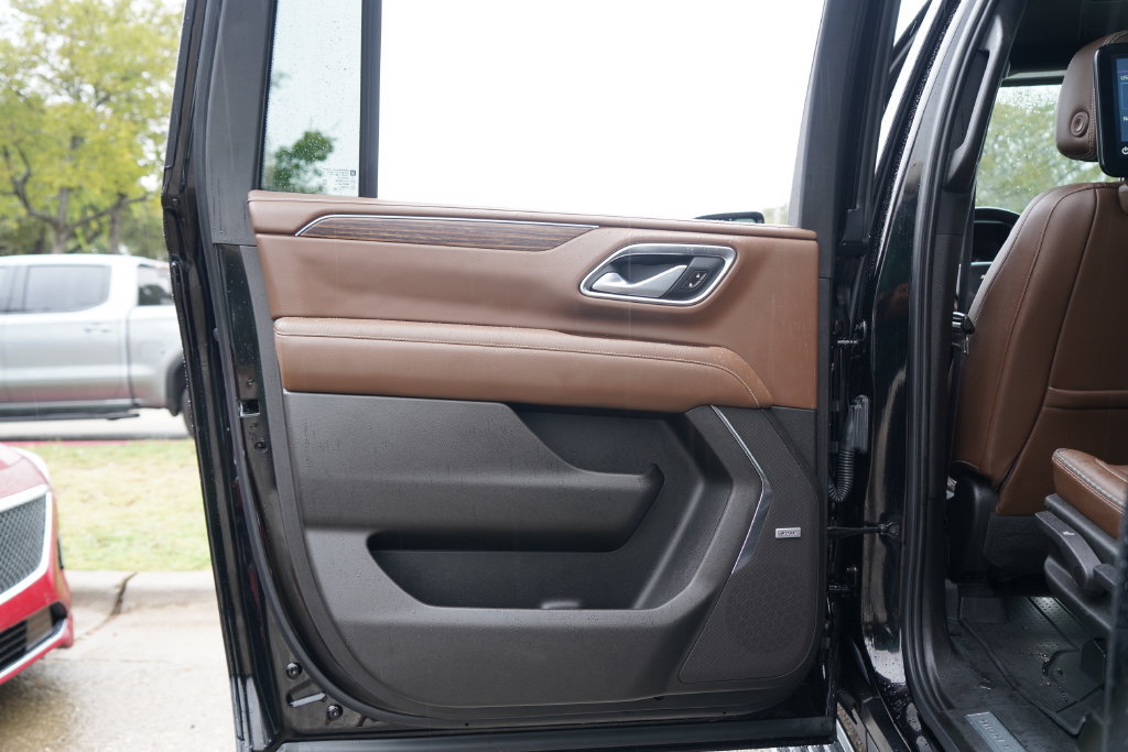 Used 2021 Chevrolet Suburban High Country w/ Premium Package AWD/4WD image 31