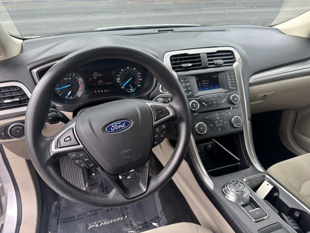 Used 2018 Ford Fusion SE image 12