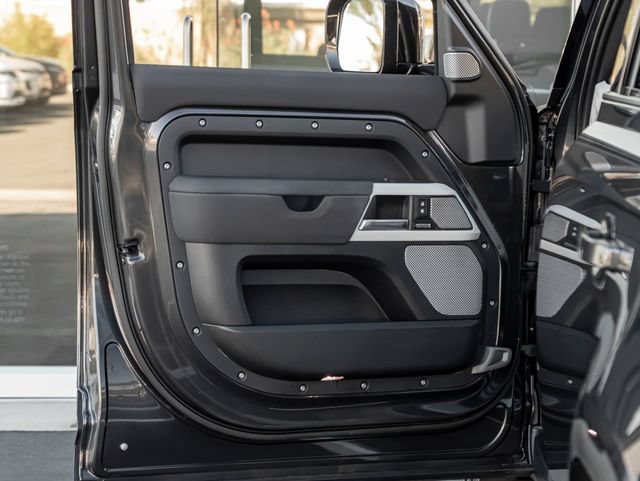 Certified 2023 Land Rover Defender 130 SE AWD/4WD image 12
