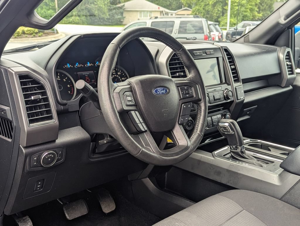 Used 2017 Ford F150 XLT w/ Equipment Group 302A Luxury AWD/4WD image 9