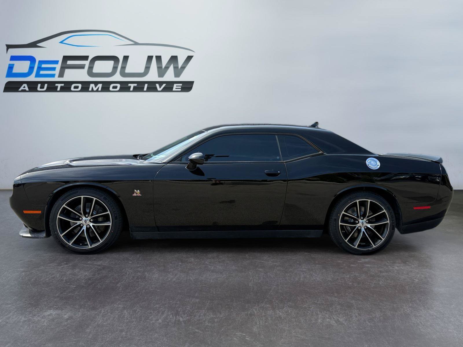 Used 2018 Dodge Challenger R/T Scat Pack w/ Leather Interior Group RWD image 6