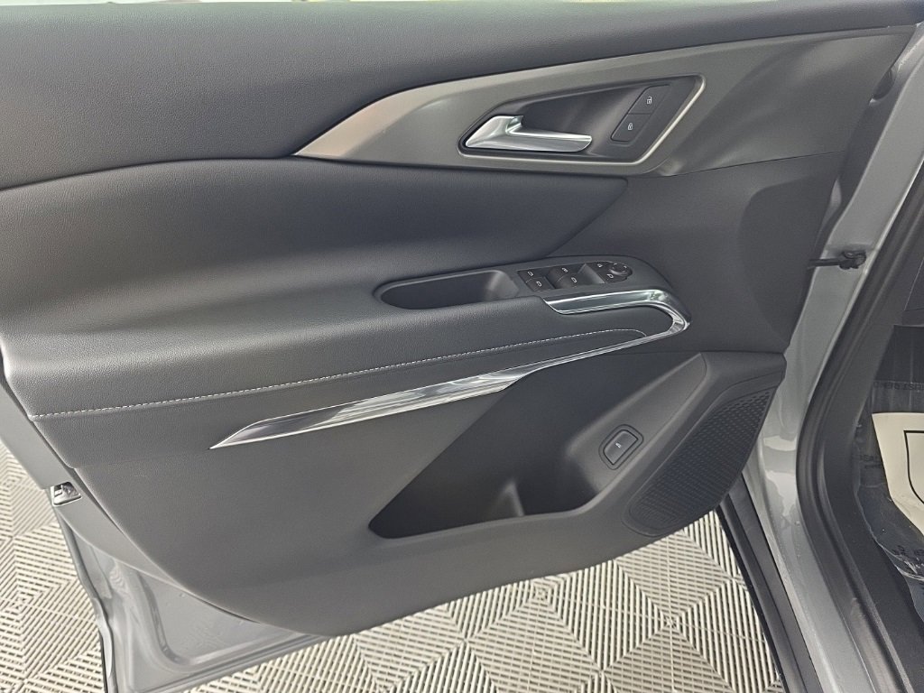 New 2026 Chevrolet Traverse LT w/ Sun and Wheel Package image 12