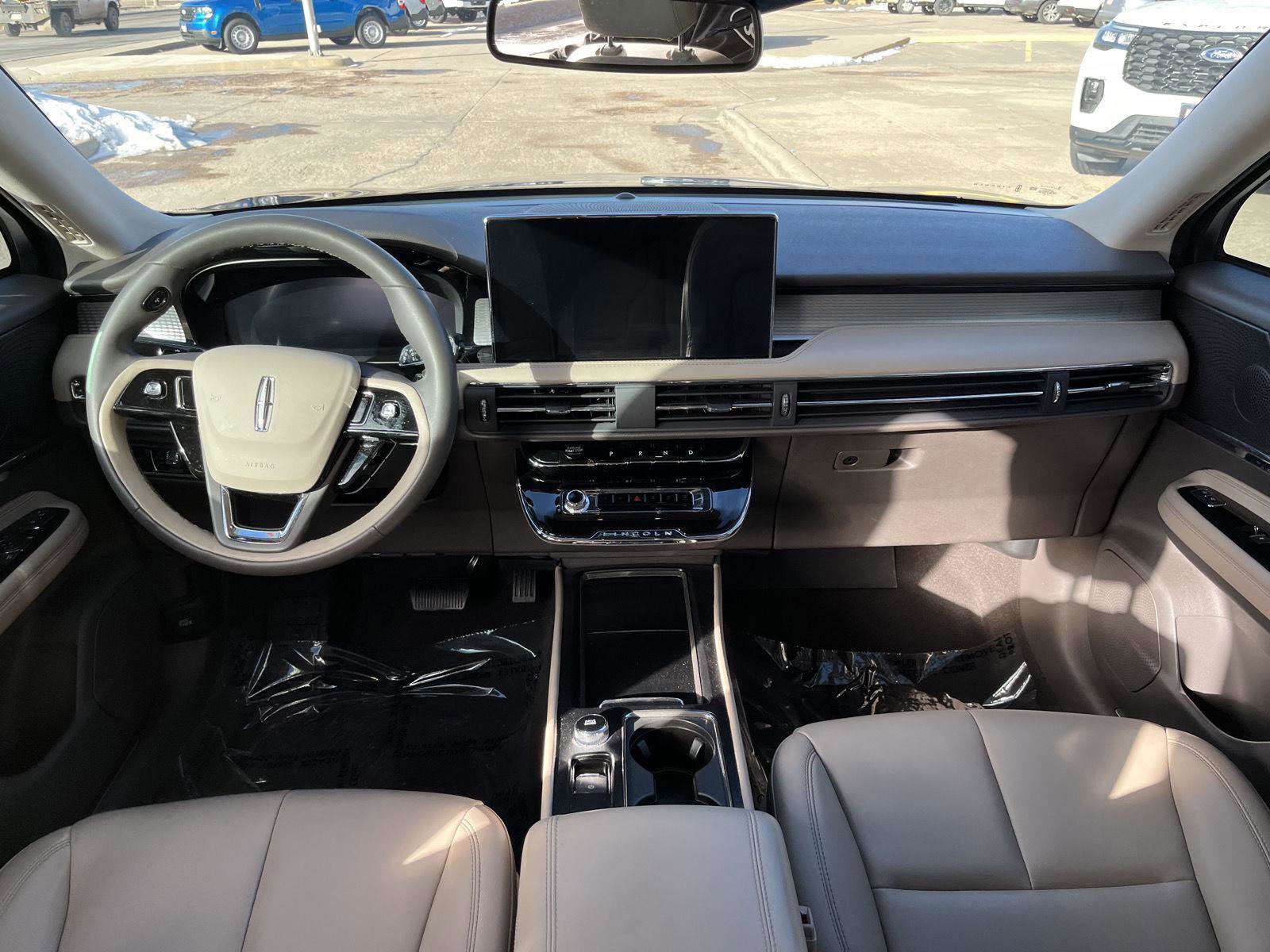 Used 2024 Lincoln Corsair FWD image 12