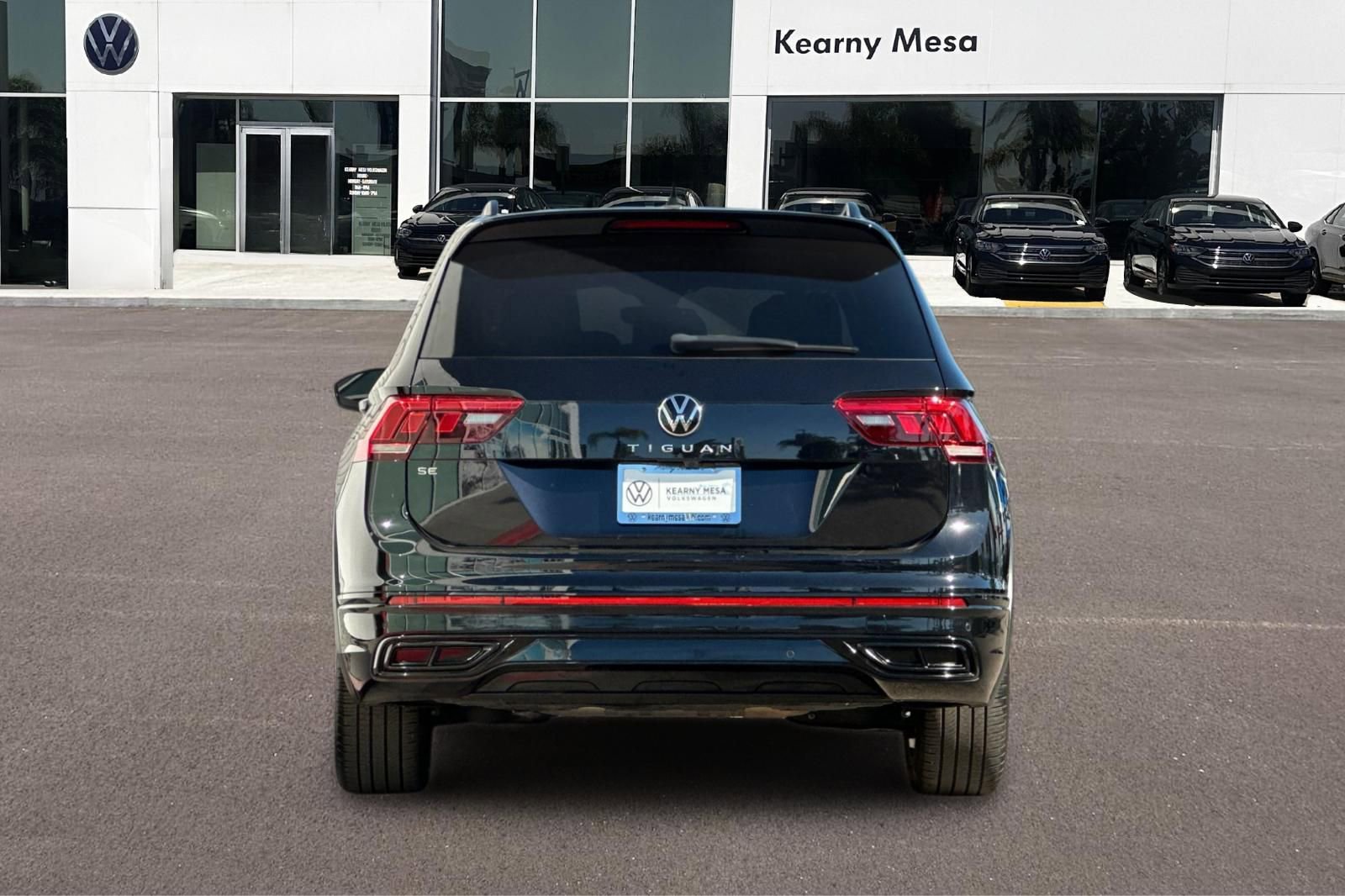 Used 2024 Volkswagen Tiguan SE R-Line FWD image 5