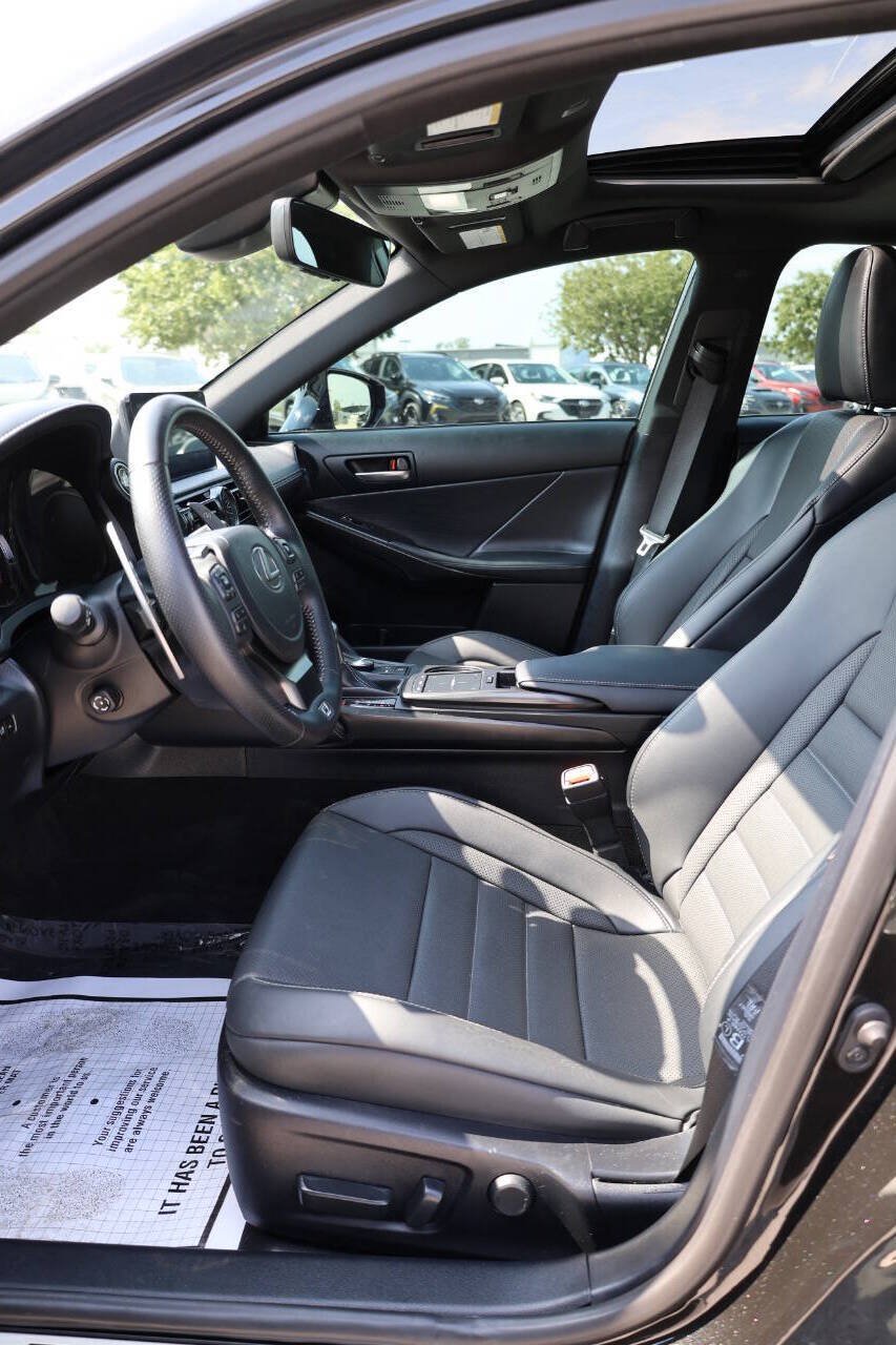 Used 2024 Lexus IS 500 RWD image 13