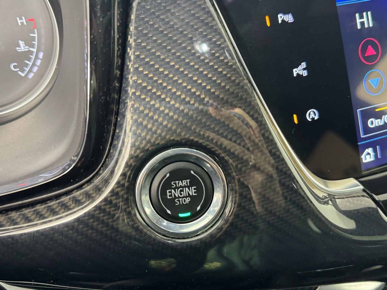 Used 2024 Cadillac XT6 Sport w/ Technology Package image 22