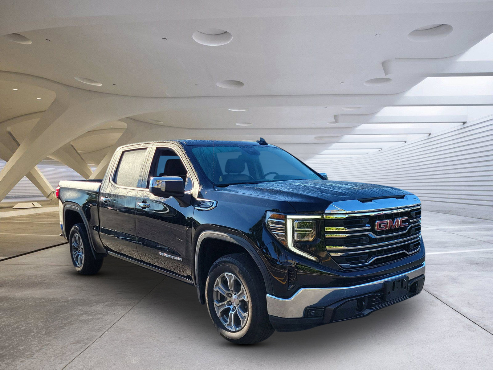 Used 2025 GMC Sierra 1500 SLT RWD image 1